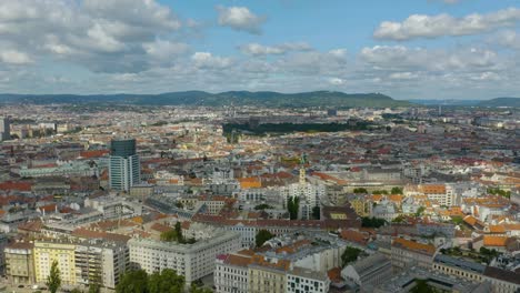 Erstaunliche-Luftaufnahme-Von-Wien-An-Einem-Perfekten-Sommertag