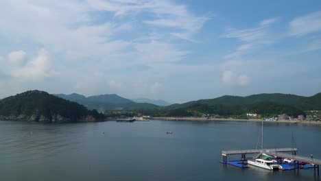 Panorama-De-Islas-Junto-Al-Océano-En-Calma-Desde-Hanwha-Resort-Geoje-Belvedere-En-Corea-Del-Sur