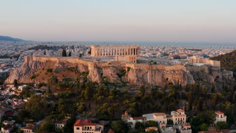 Partenón-En-La-Acrópolis-De-Atenas-Con-Vistas-A-La-Ciudad-Al-Amanecer-En-Grecia