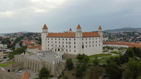 Aerial-Establishing-Shot,-Bratislava-Castle-in-Slovakia's-Capital-City