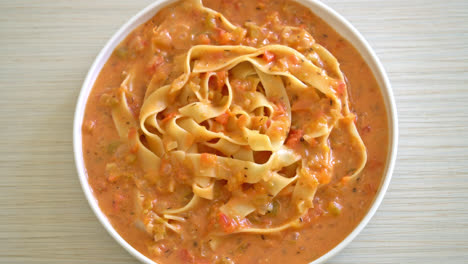 fettuccine-pasta-with-creamy-tomato-sauce-or-pink-sauce