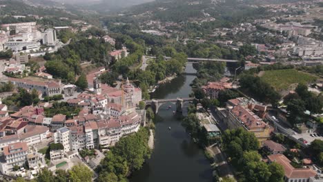 Historical-old-town-of-Amarante-town-with-beautiful-stone-bridge,-aerial-ascend-view