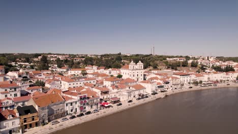 Alcaçer-Do-Sal-Promenade-Am-Fluss-Sado,-Alentejo,-Portugal