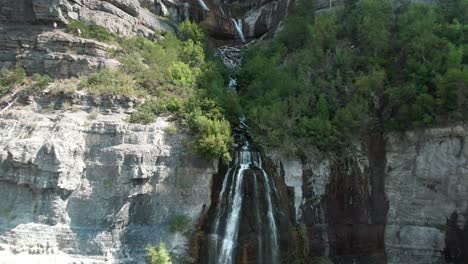 DOLLY-AND-REVEAL-OF-THE-BEAUTIFUL-BRIDAL-VEIL-FALLS-LANDSCAPE-IN-PROVO-UTAH