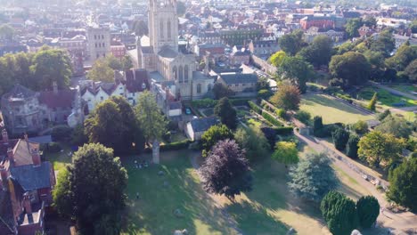 Aerial-City:-St-Edmunds-bury-Cathedral-with-garden-stone,-drone-flying-forward-top-shot