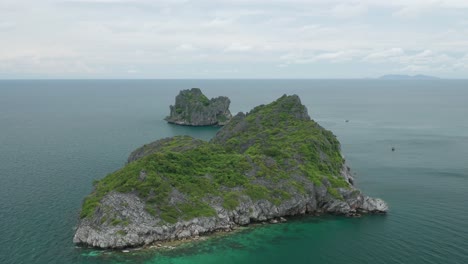 Tropical-remote-island-in-Gulf-of-Thailand,-Ang-Thong-Park,-aerial