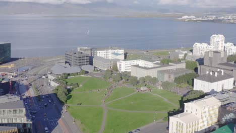 Green-Arnarhóll-park-with-statue-of-Ingólfur-Arnarson,-Reykjavik,-aerial