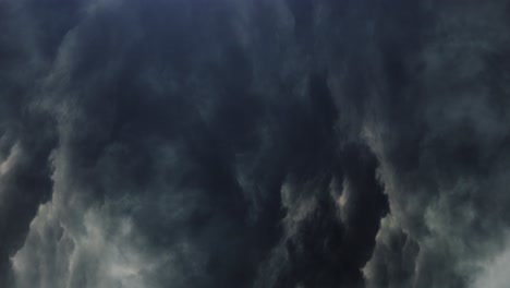 Gewitter-Wirbelt-In-Dunklen-Wolken-Am-Himmel