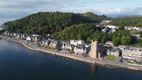 St-Columba's-Cathedral-in-Oban,-Seaside-Town-on-West-Coast-of-Scotland,-Aerial-Drone-4K-HD-Footage-Fly-In