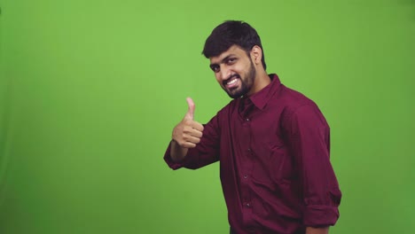 Attractive-man-showing-thumbs-up,-isolated-on-green-screen