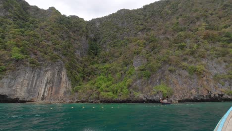 Limestone-Cliffs-on-the-Island-of-Koh-Phi-Phi-Leh-in-Krabi,-Thailand