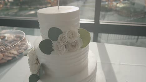 The-delicious-wedding-sweet-cake-is-decorated-with-fresh-flowers-Wedding-day
