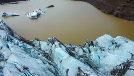 Hielo-áspero-Y-Cenizas-De-La-Textura-Del-Volcán-En-El-Glaciar-Svinafellsjokull-Cerca-De-Vatnajokull,-En-El-Sur-De-Islandia