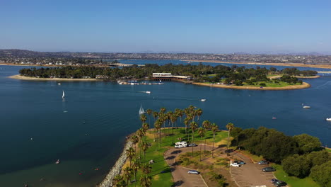 Panoramic-View-Of-Mission-Bay-With-Campers,-People-And-Boats-In-San-Diego,-California---drone-shot