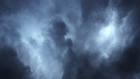 Gewitter-In-Dunklen-Wolken-Nähern-Sich