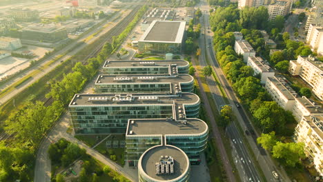 Edificios-Pstp-Gdynia---Vuelo-Aéreo-Sobre-El-Parque-Científico-Y-Tecnológico-De-Pomerania-Gdynia---El-Centro-Más-Grande-De-Organizaciones-Que-Operan-En-El-Cruce-De-Negocios,-Ciencia-Y-Tecnología-En-Polonia