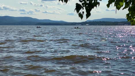 Kayaking-on-the-beautiful-hudson-river-in-new-york's-hudson-valley-during-early-autumn-on-a-sunny-day-with-blue-skies-and-beautiful-clouds