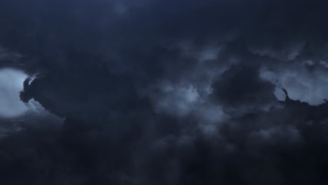 Tormenta-Dentro-De-Nubes-Cumulonimbus-Oscuras-Acercándose