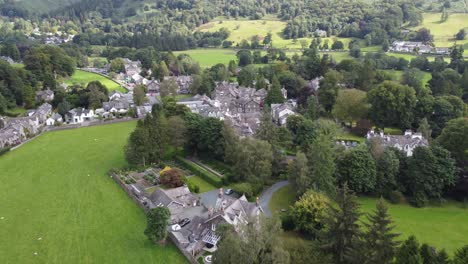 Grasmere-Village-Cumbria-England-Drohne-Zurückziehen-Offenbaren-Erschossen