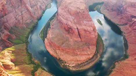 Cinematic-shot-,-aerial-drone-view-of-Horseshoe-Bend,-a-horseshoe-shaped-canyon-high-above-the-Colorado-River-near-Lake-Powell-and-the-Grand-Canyon,-USA
