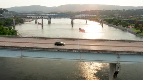 Amerikanische-Flaggen-Auf-Der-Veteranen-Gedenkbrücke-In-Chattanooga
