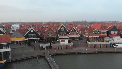Hafen-Von-Volendam-Fischerboot-In-Den-Niederlanden-Linke-Pfanne