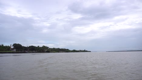 Agua-Que-Fluye-En-El-Río-Ganges