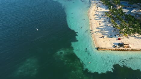 Schöne-Luftaufnahme-Der-Küste-Von-Cancun-Mexiko