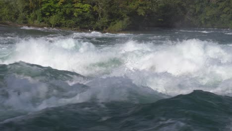 Die-Gefahr-Der-Schnell-Fließenden-Stromschnellen-Auf-Dem-Niagara-Fluss-über-Den-Fällen