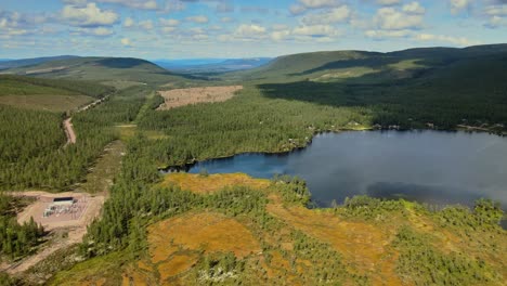 Natural-Lake-Surrounded-With-Green-Trees-On-A-Sunny-Day-In-Summer-In-Salen,-Dalarna,-Sweden