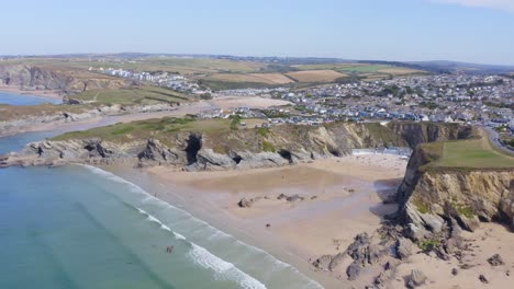 Aerial-push-in-over-the-beaches-of-Lusty-Gaze,-Cornwall-UK