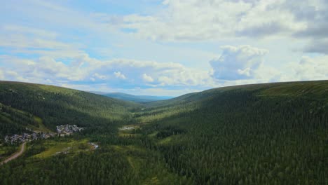 Mountain-Landscape-With-Lush-Vegetation---Hundfjället-Ski-resort,-Sälen,-Dalarna,-Sweden---aerial-drone-shot