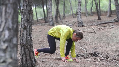Picking-stance-pre-run-during-winter-at-the-woods-Spain