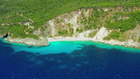 Lefkada-Agiofili-Strand-Sommerparadies-Blaues-Wasser
