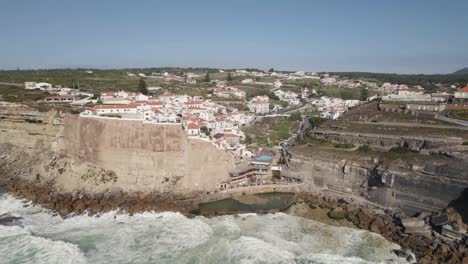 Azenhas-Do-Mar,-Küstenstadt-In-Der-Gemeinde-Sintra,-Portugal