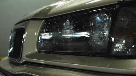 Blockscheinwerfer-Eines-Limousinen-Coupés-Der-Dritten-Generation-Von-BMW