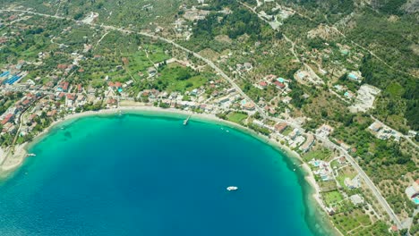 Luftaufnahmen-Am-Strand-Von-Nidri-Lefkada-Meganisi