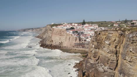 Schöne-Lange-Wellen-An-Der-Westküste-Portugals