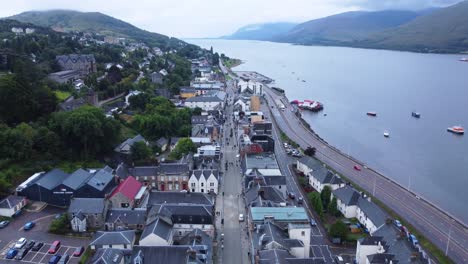 Pedestrian-Street-in-Fort-William-Town,-West-Highland-Museum,-Town-Centre---Aerial-Drone-4K-HD-Footage-Fly-Back