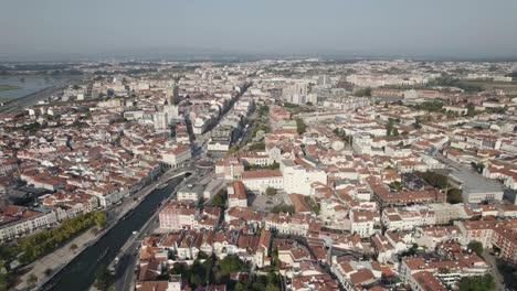 Panoramablick-Auf-Die-Weitläufige-Stadt-Aveiro-Und-Die-Städtischen-Kanäle-Von-Ria-De-Aveiro