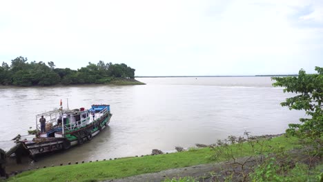 The-ferry-is-standing-beides-the-river