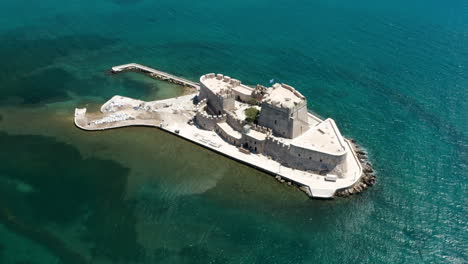Water-Castle-Of-Bourtzi-In-The-Middle-Of-The-Sea-In-Nafplio,-Greece