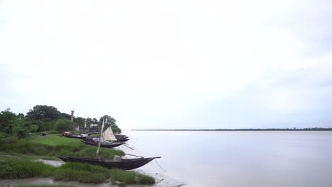 Puesto-De-Velero-En-La-Orilla-Del-Río-Ganges
