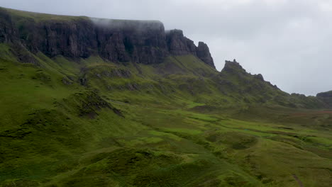 Revealing-drone-shot-of-Quiraing-the-landslip-on-the-eastern-face-of-Meall-na-Suiramach-in-Scotland