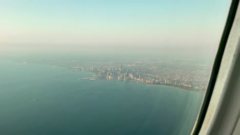 Impresionante-Vista-Del-Amanecer-De-La-Costa-Del-Centro-De-Chicago---Vista-Aérea