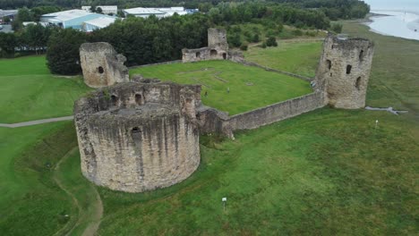 Flint-Castle-Walisisch-Mittelalterliche-Küste-Militärische-Festung-Ruine-Luftaufnahme-Langsamer-Schub-Im-Abstieg