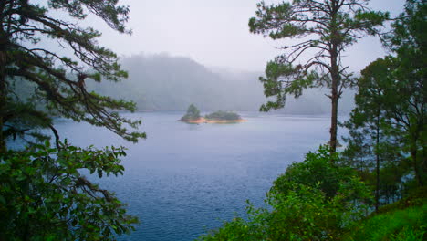 Wunderschöner-Zeitraffer-Vor-Dem-Regen-über-Den-Montebello-Seen-In-Chiapas,-Mexiko