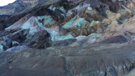 Orbital-drone-shot-around-Artist's-palette-along-Artist's-Drive-in-Death-Valley,-California