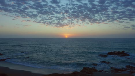Sonnenuntergang-Vom-Strand-Während-Der-Blauen-Stunden