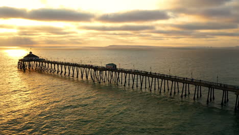 Imperial-Beach-Pier-Silhouette-Against-Sunset-Sky-In-San-Diego,-California,-USA